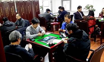 说明: D:\02图片库\02文件档案F\1新闻图片资料\16年新闻图片\院工会第十四届迎春棋牌赛\1\02 桥牌比赛.jpg