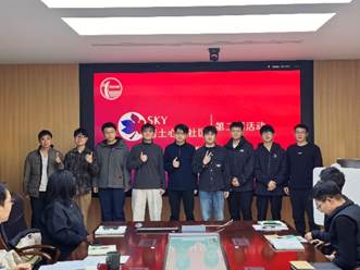 一群人站在桌子前

AI 生成的内容可能不正确。